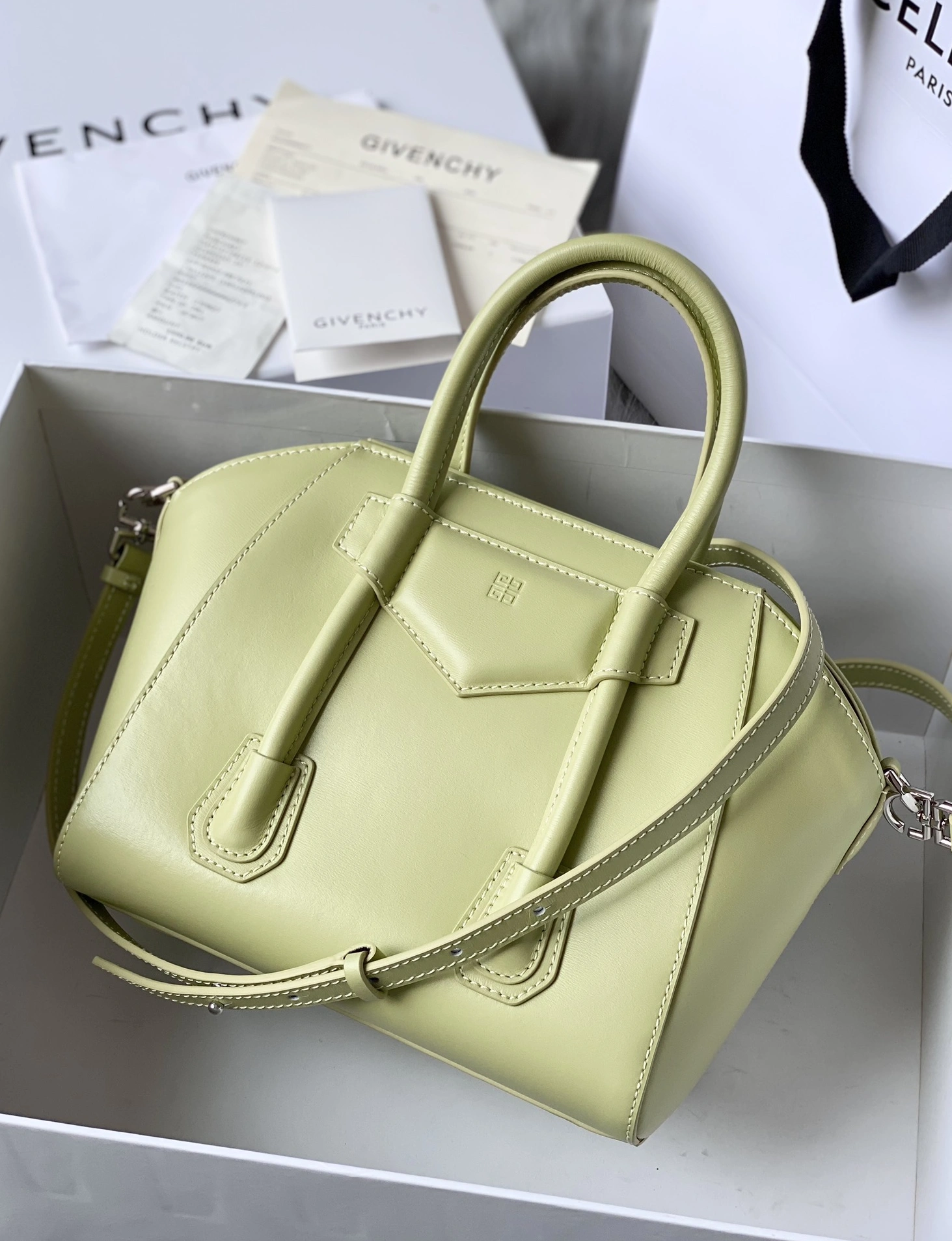 Cozy 8999 Givenchy AAA Quality Handbags For Women