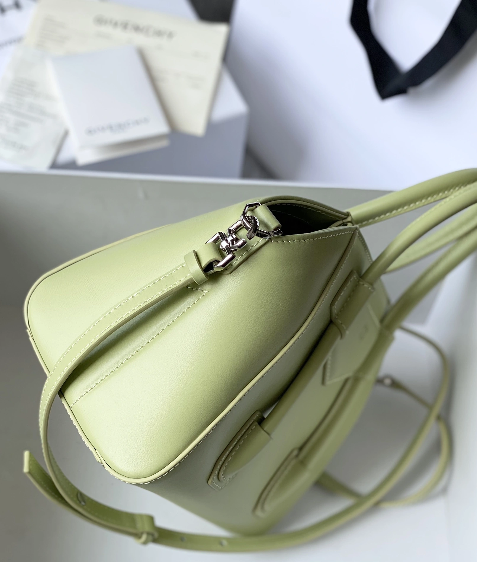 Cozy 8999 Givenchy AAA Quality Handbags For Women