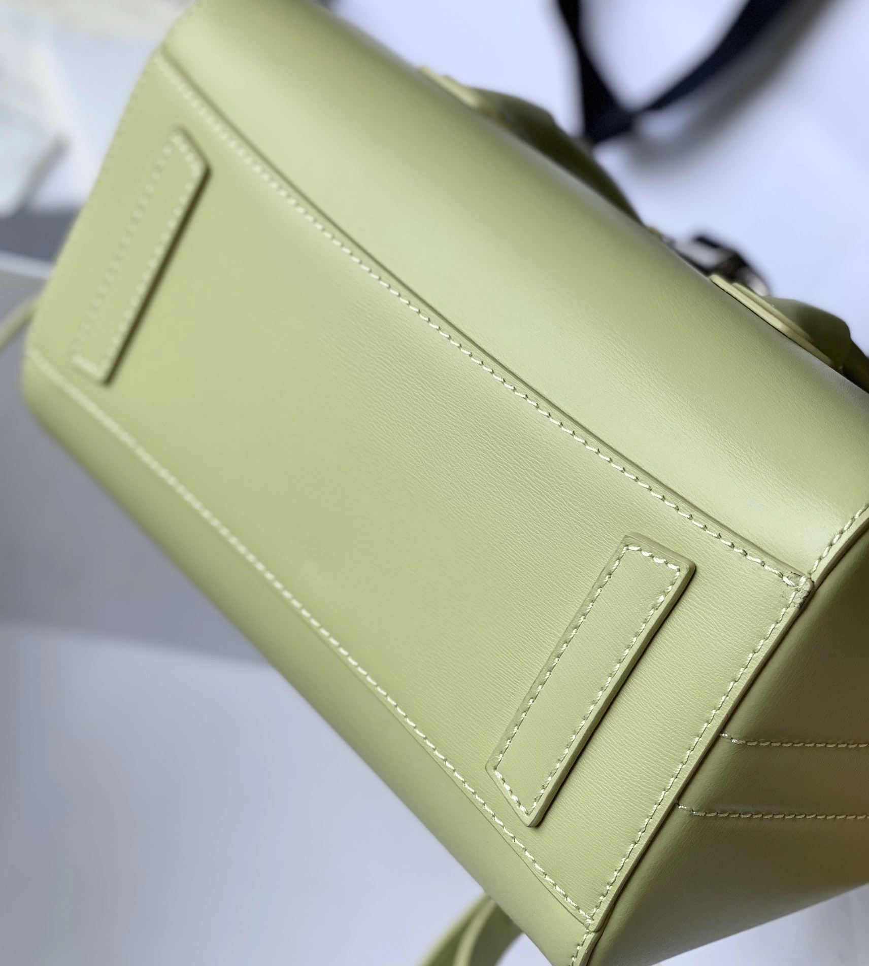 Cozy 8999 Givenchy AAA Quality Handbags For Women