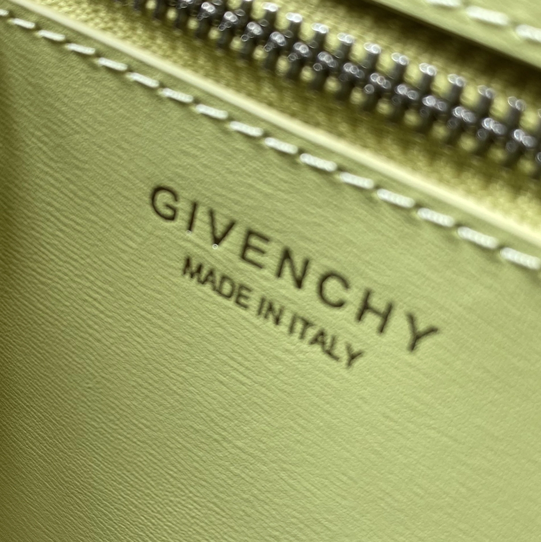 Cozy 8999 Givenchy AAA Quality Handbags For Women