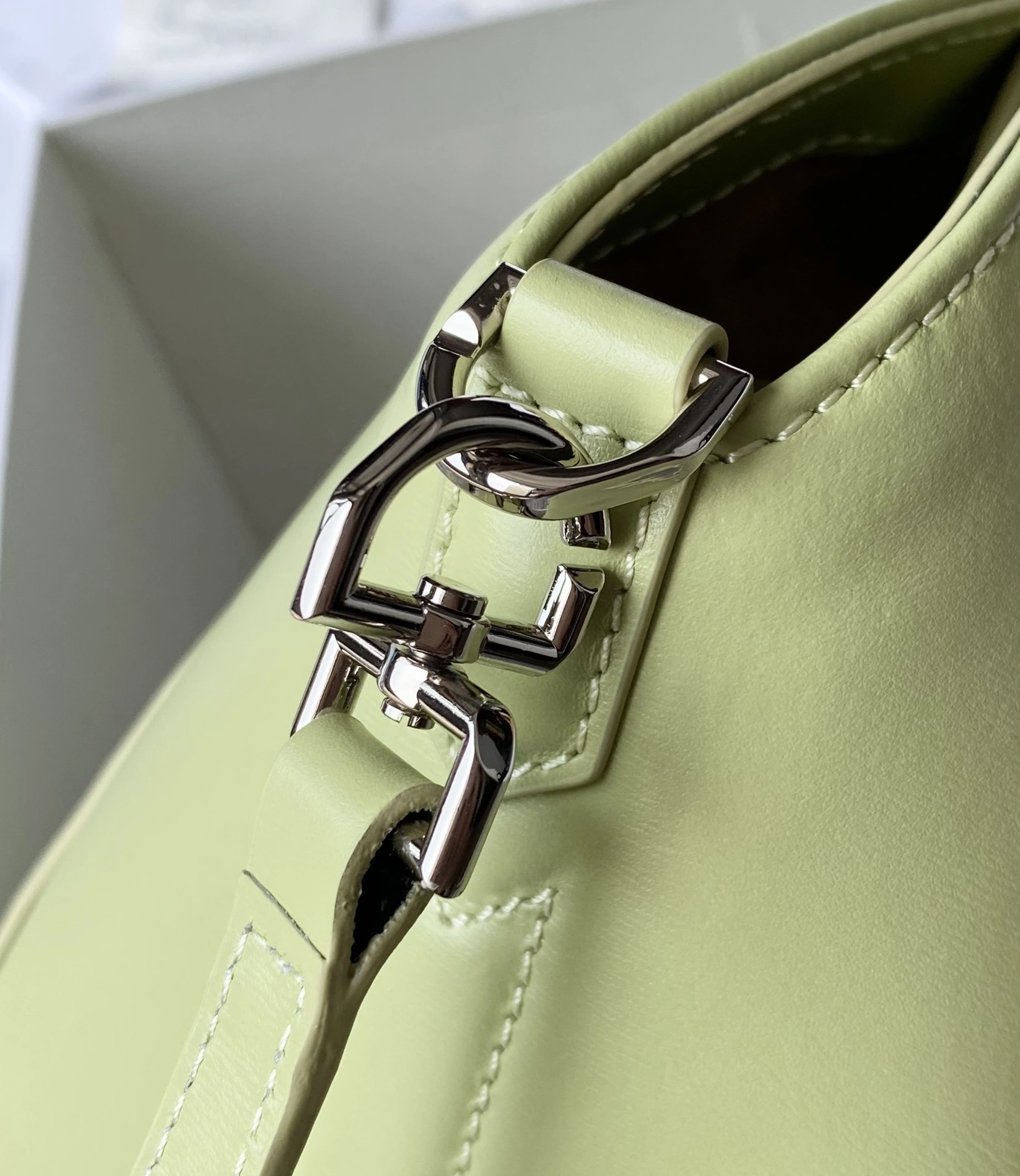 Cozy 8999 Givenchy AAA Quality Handbags For Women