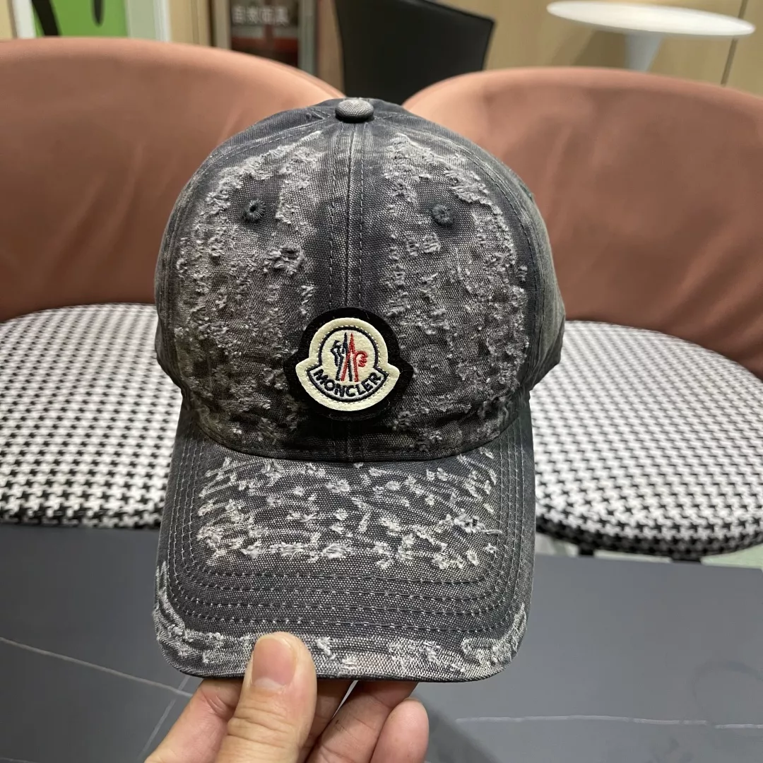Cozy 9074 Moncler Caps