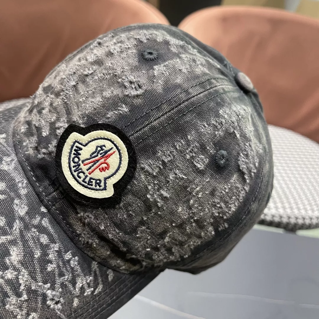 Cozy 9074 Moncler Caps