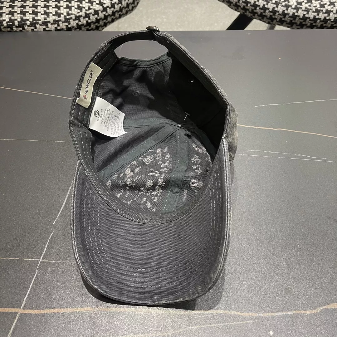 Cozy 9074 Moncler Caps