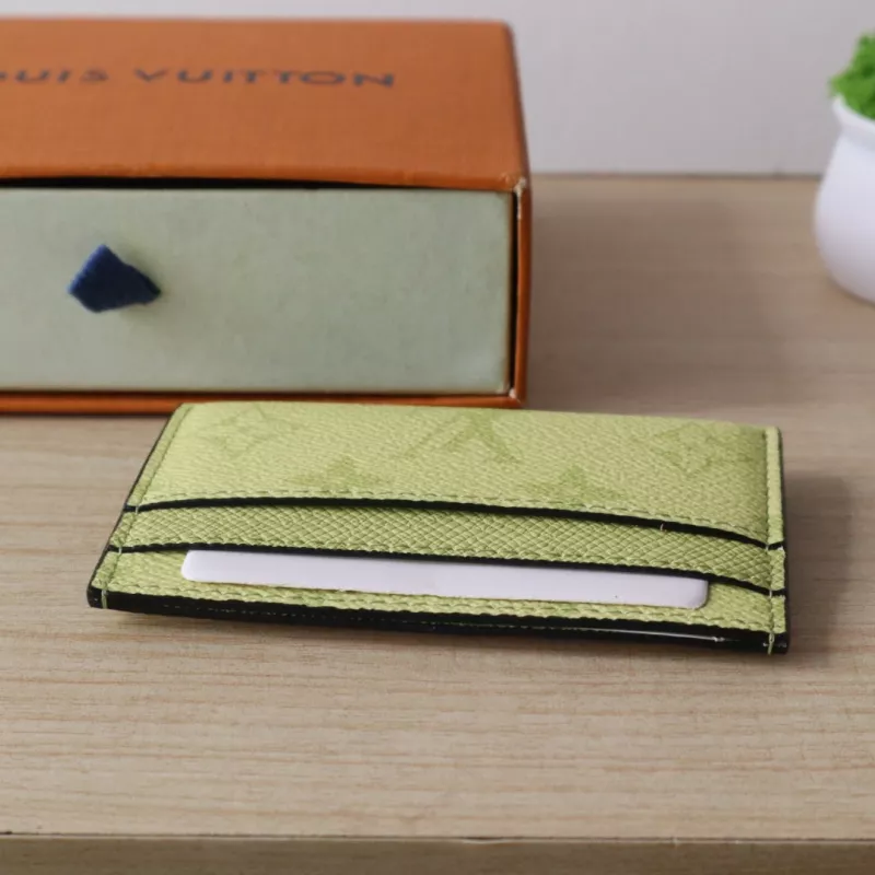 Cozy 9250 Louis Vuitton AAA Quality Card Case