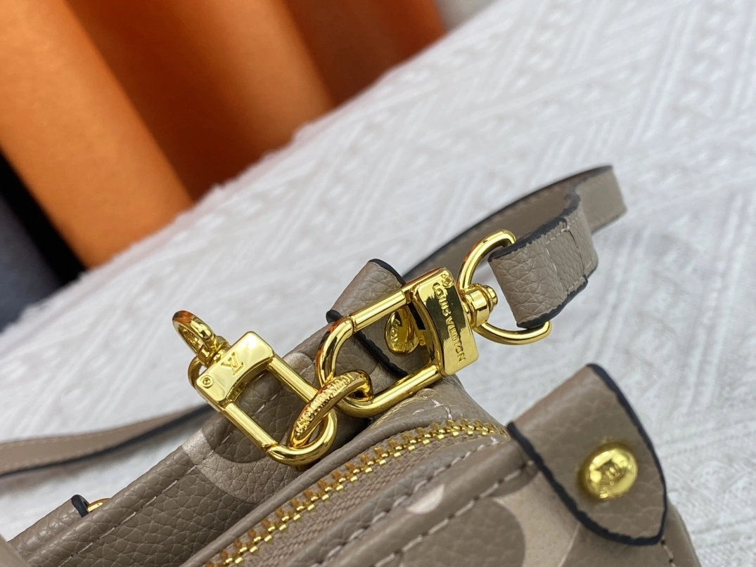 Cozy 9313 Louis Vuitton AAA Quality Handbags For Women