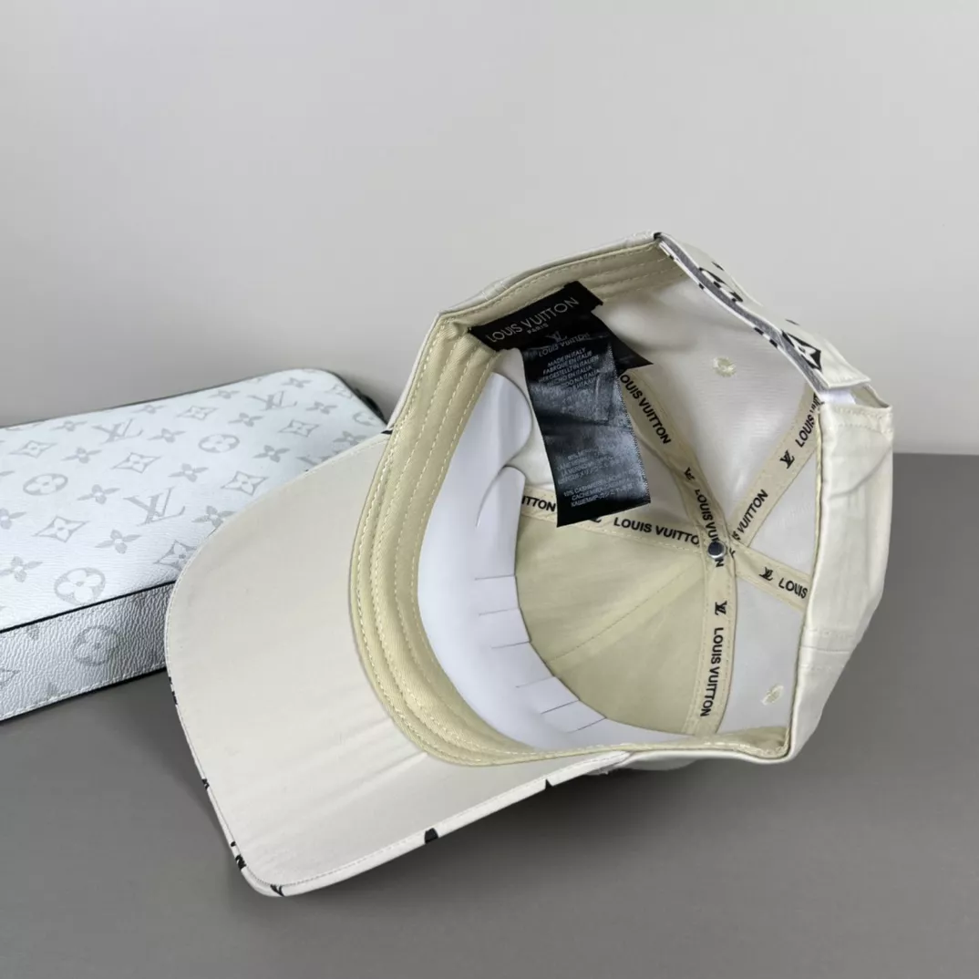 Cozy 9404 Louis Vuitton LV Caps