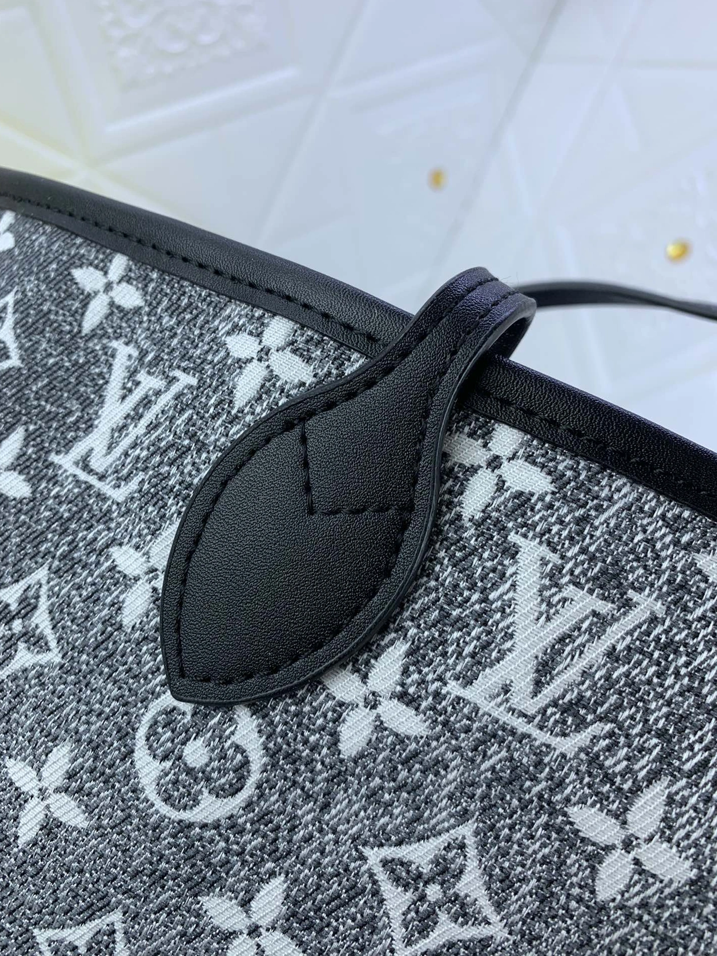 Cozy 9447 Louis Vuitton AAA Quality Shoulder Bags For Women