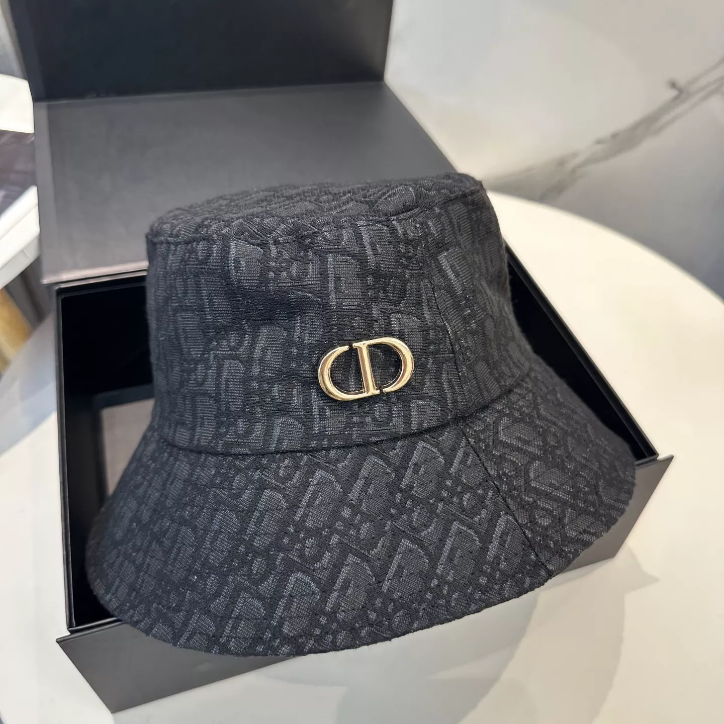 Cozy 9477 Christian Dior Caps