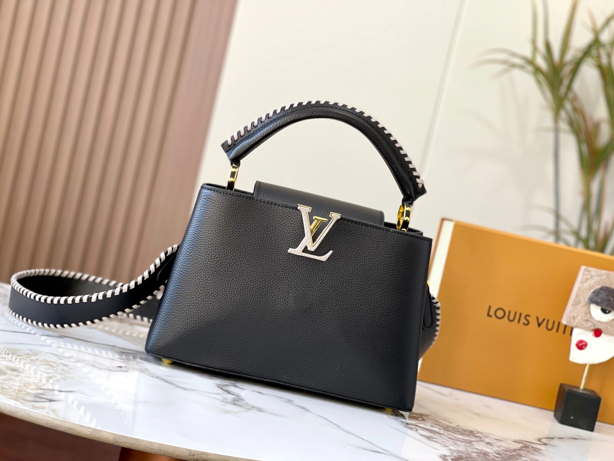Cozy 967 Louis Vuitton AAA Quality Messenger Bags For Women