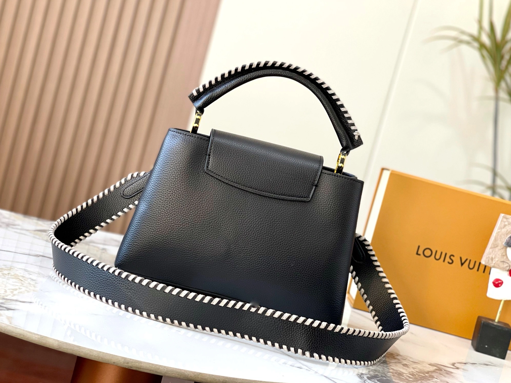 Cozy 967 Louis Vuitton AAA Quality Messenger Bags For Women