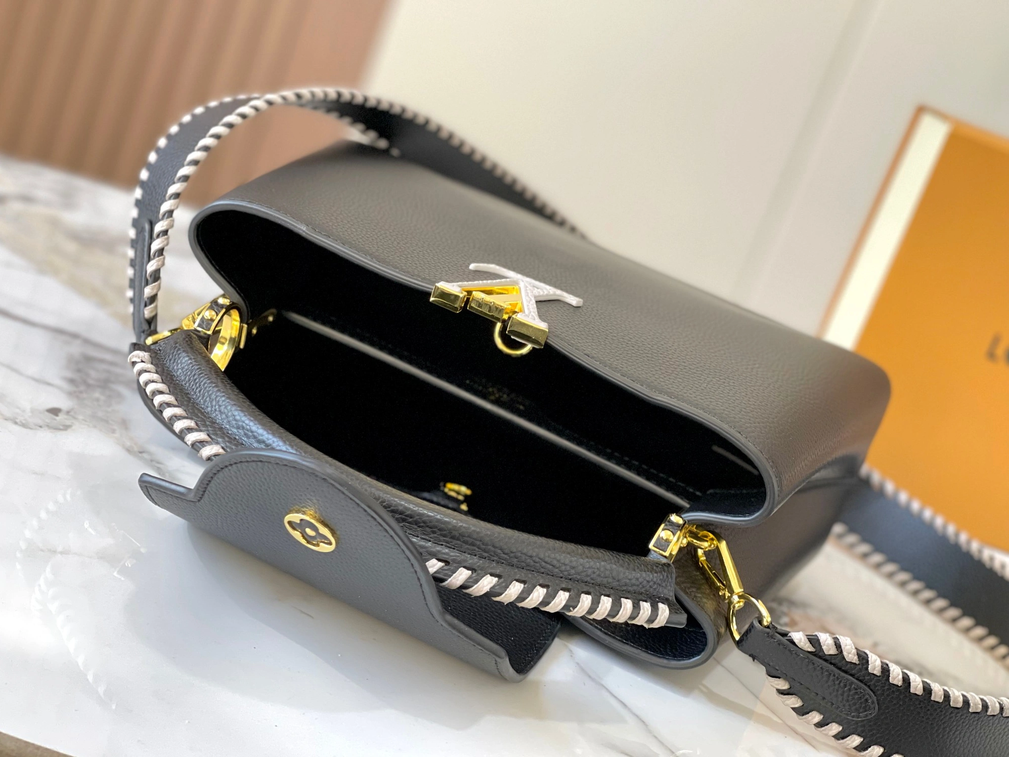 Cozy 967 Louis Vuitton AAA Quality Messenger Bags For Women