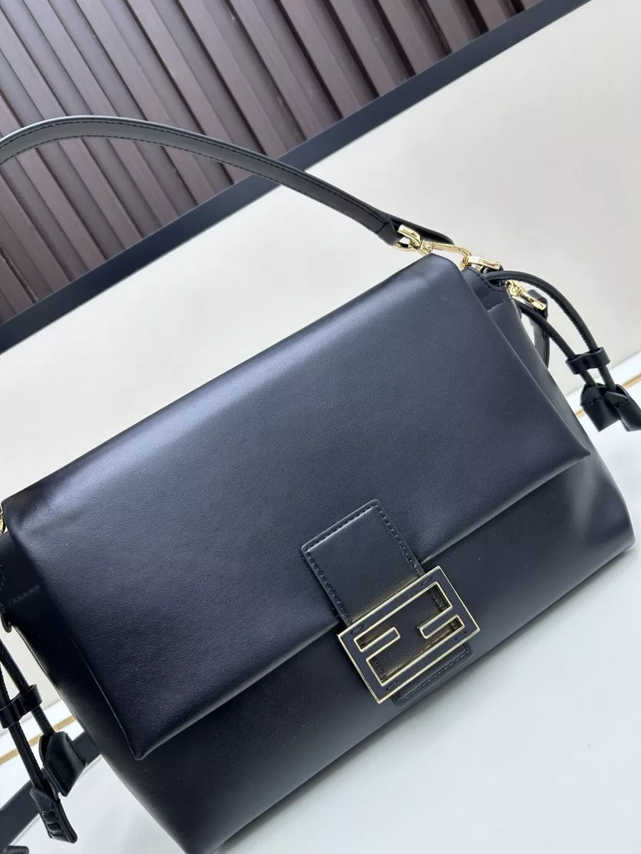 Cozy 9832 Fendi AAA Quality Messenger Bags For Women