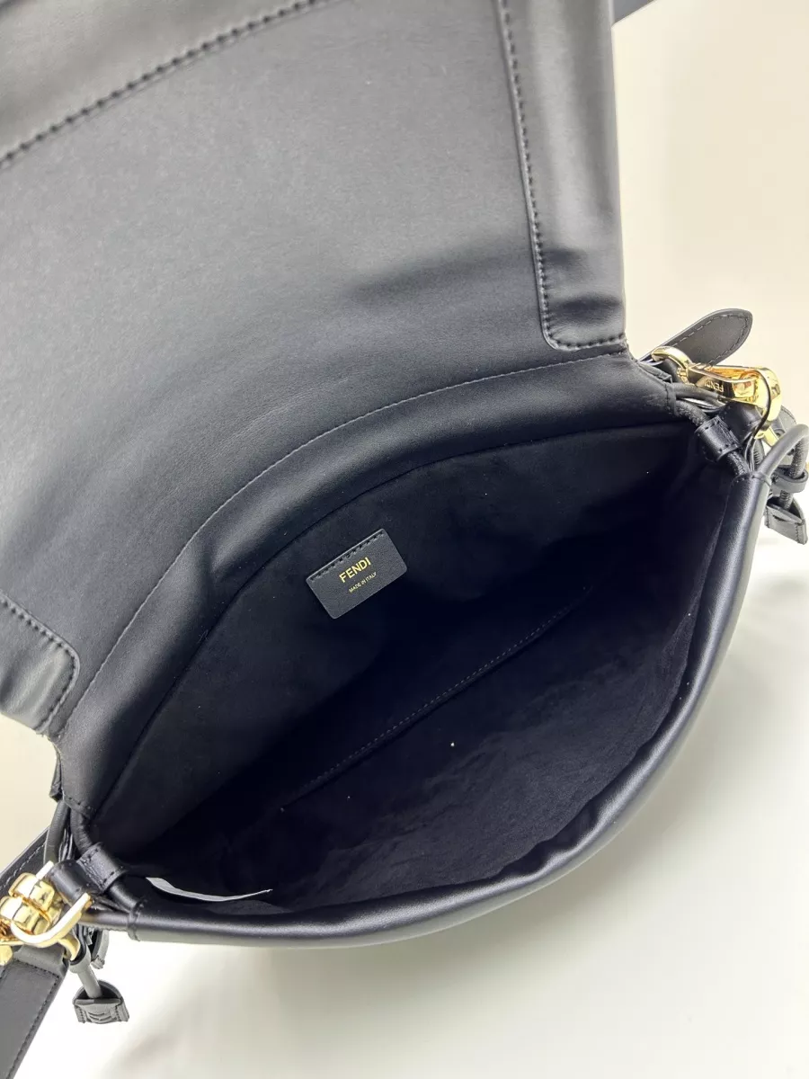 Cozy 9832 Fendi AAA Quality Messenger Bags For Women
