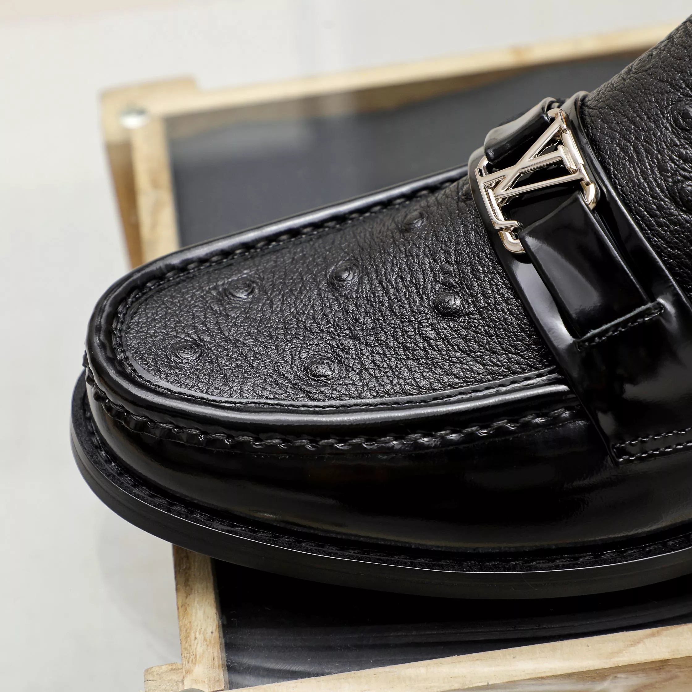 Cozy 9843 Louis Vuitton LV Oxfords Shoes For Men