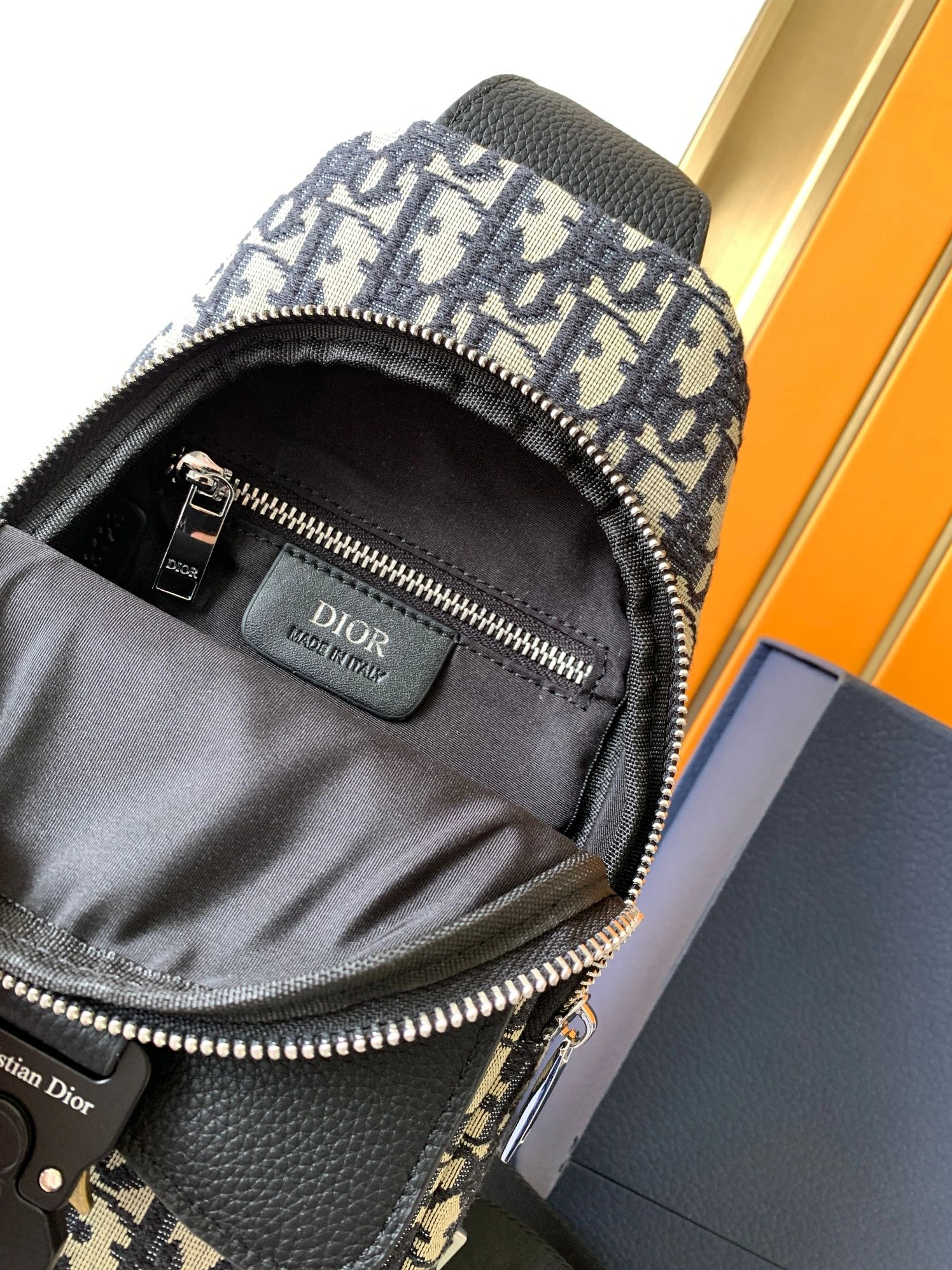 Cozy 9880 Christian Dior AAA Man Messenger Bags
