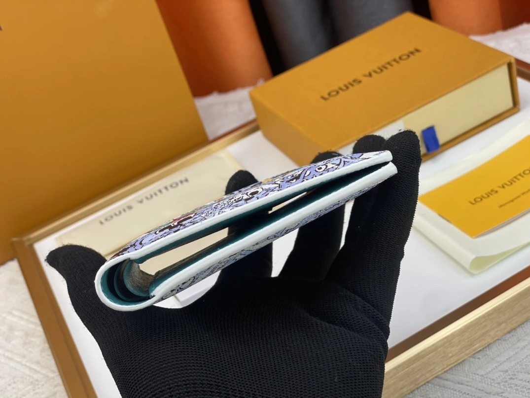Cozy 9962 Louis Vuitton LV Wallets