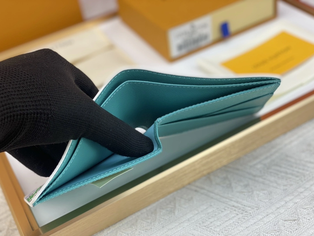 Cozy 9962 Louis Vuitton LV Wallets