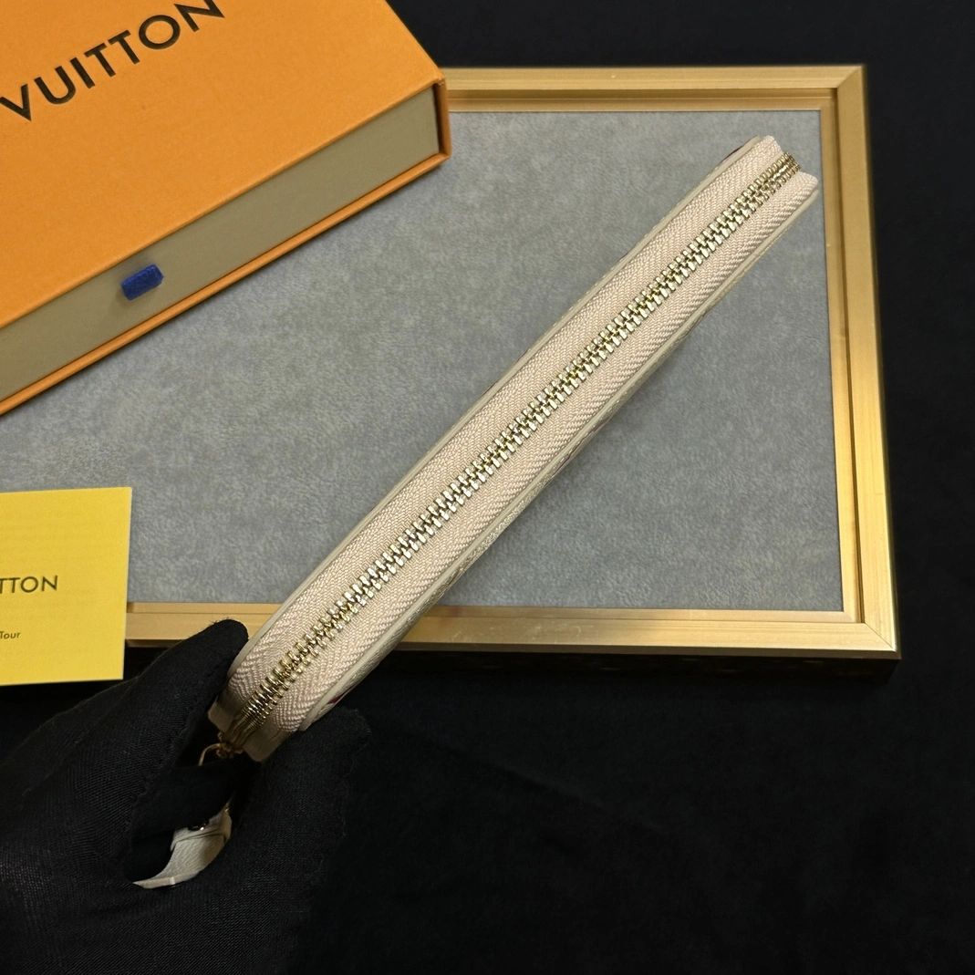 DailyWear 1862 Louis Vuitton LV Card Case For Women