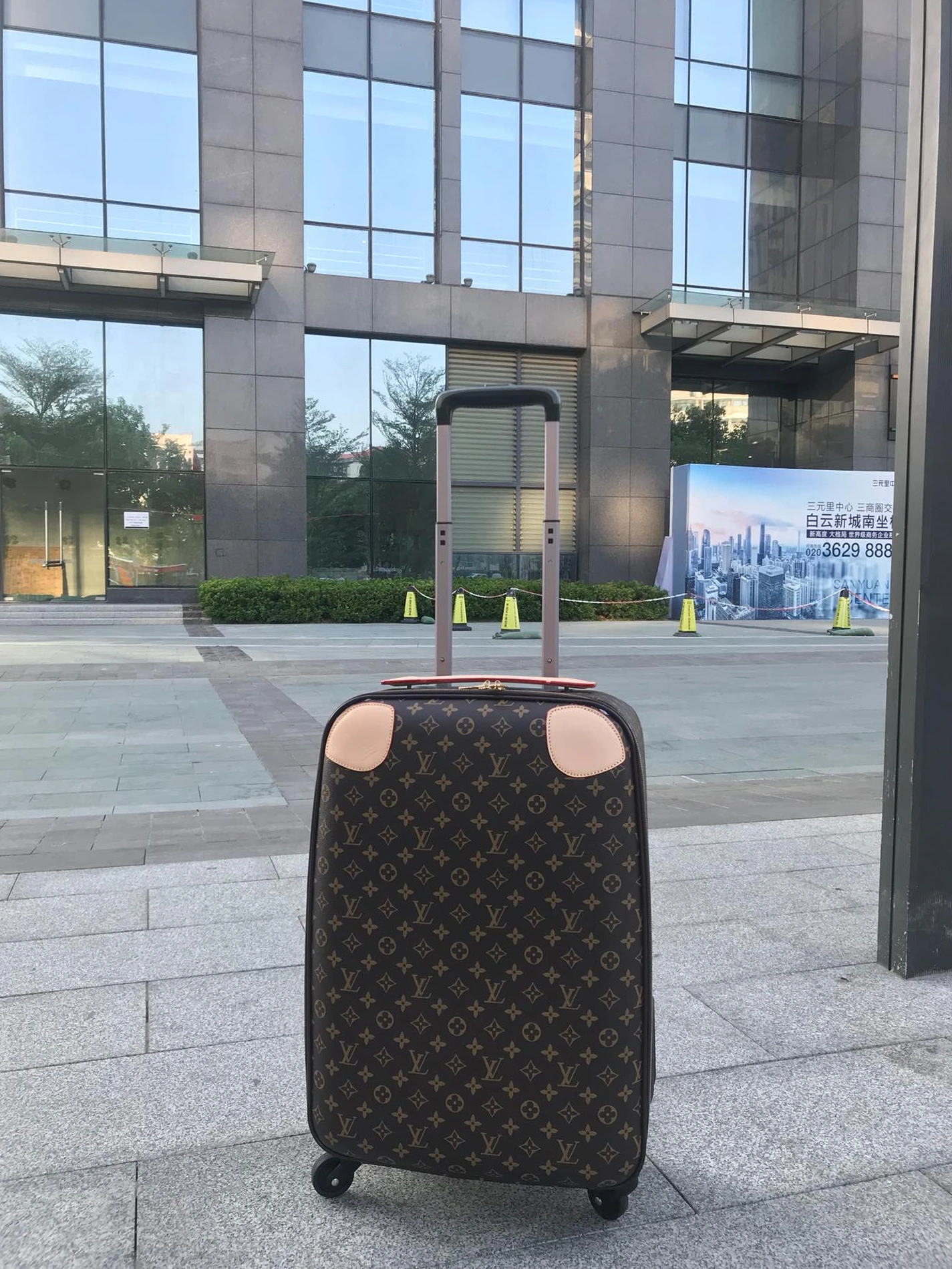 DailyWear 2193 Louis Vuitton Luggage