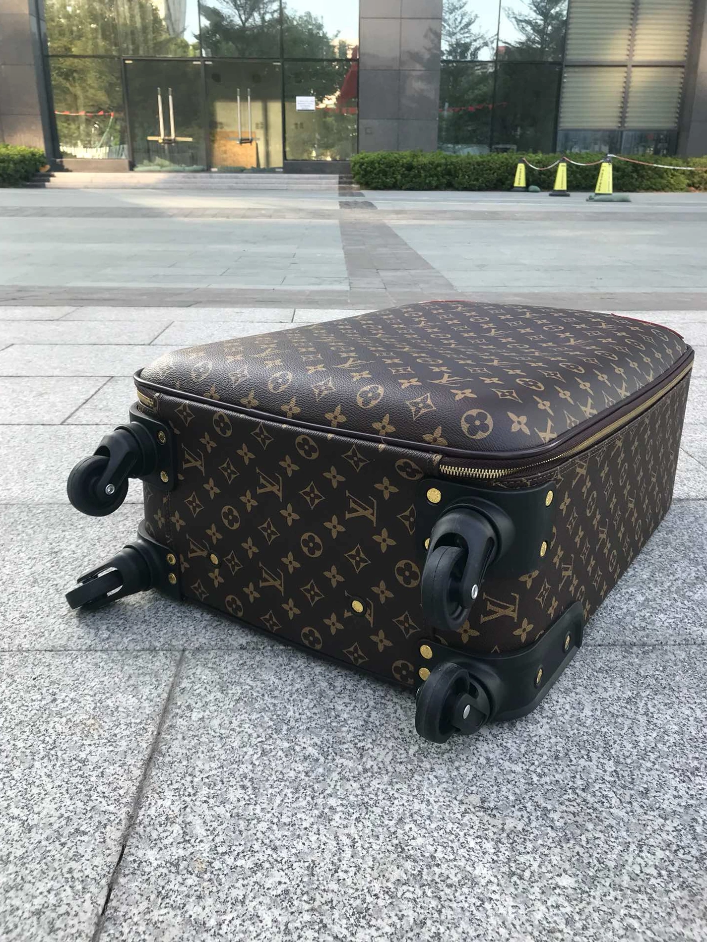 DailyWear 2193 Louis Vuitton Luggage