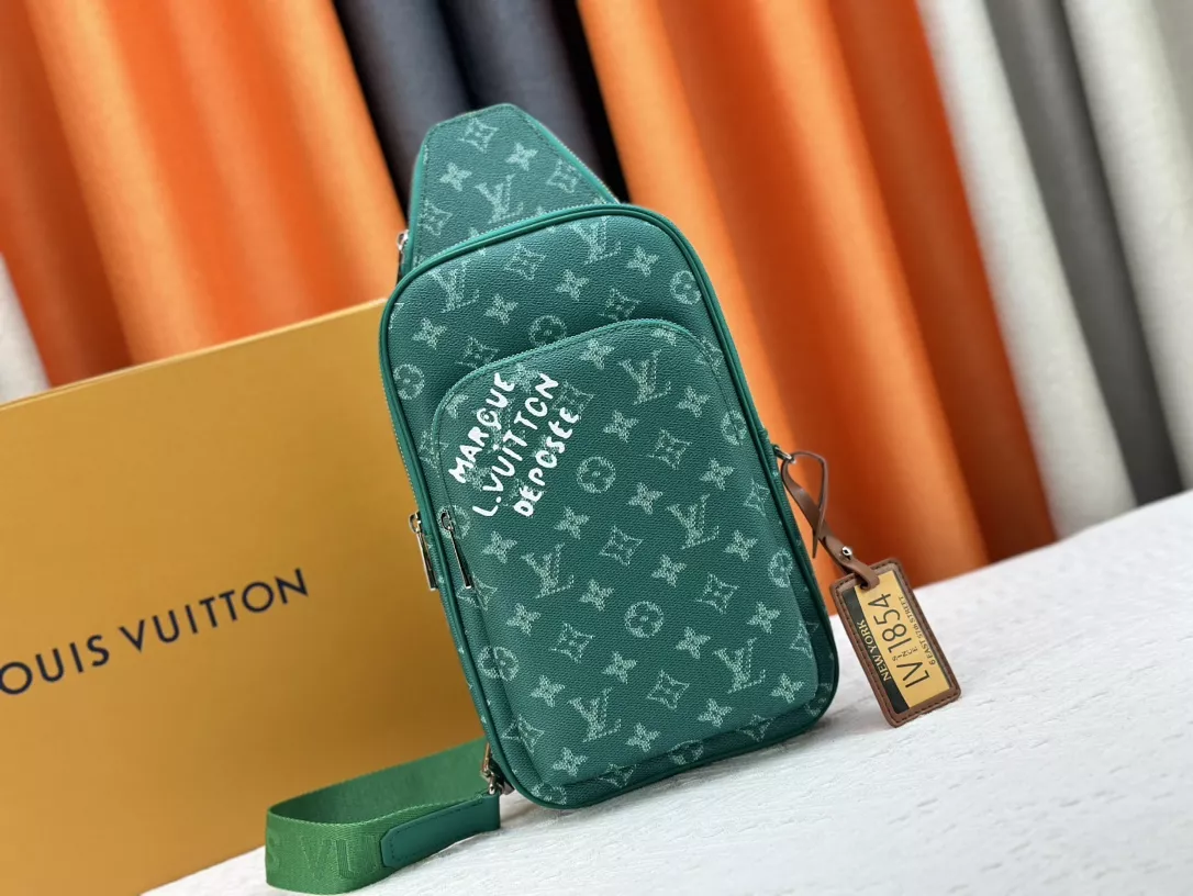 DailyWear 2549 Louis Vuitton AAA Man Messenger Bags