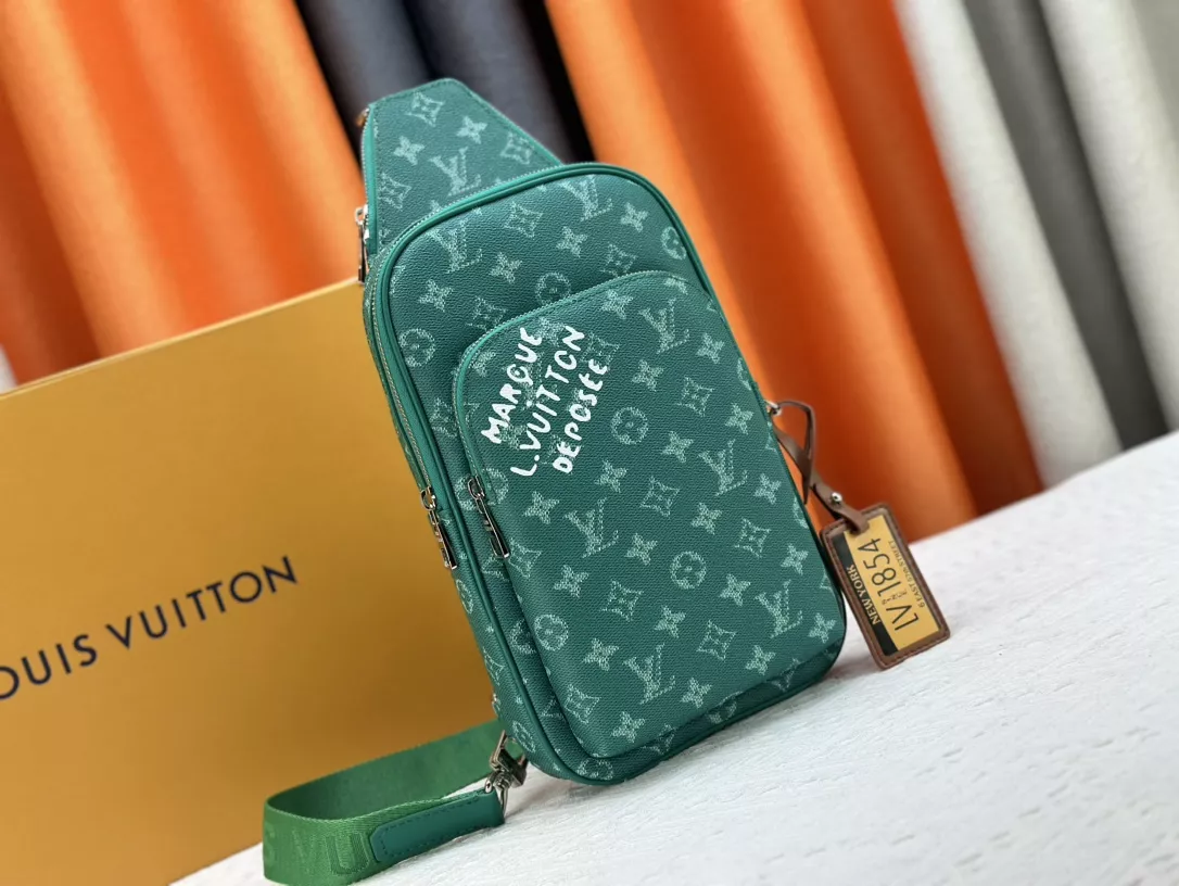 DailyWear 2549 Louis Vuitton AAA Man Messenger Bags
