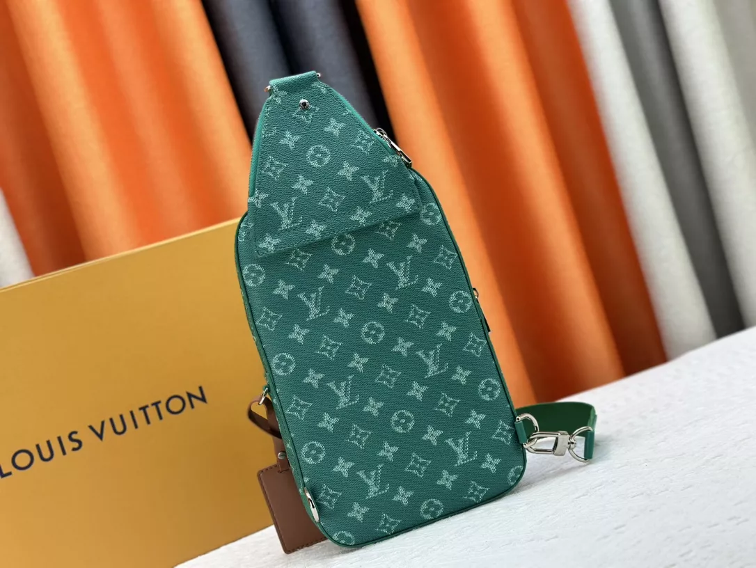 DailyWear 2549 Louis Vuitton AAA Man Messenger Bags