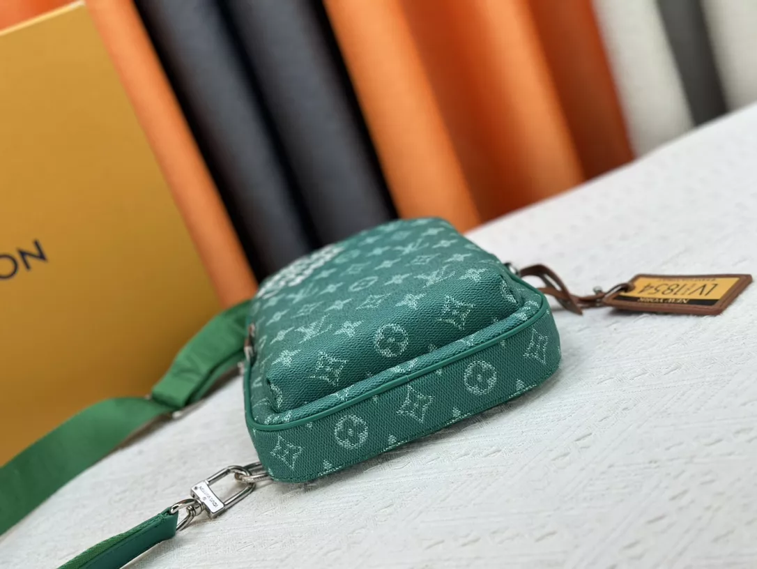 DailyWear 2549 Louis Vuitton AAA Man Messenger Bags