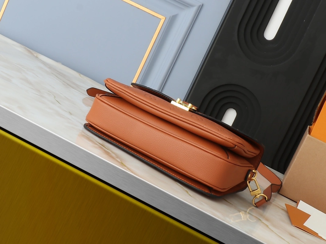 DailyWear 2616 Louis Vuitton AAA Quality Messenger Bags For Women