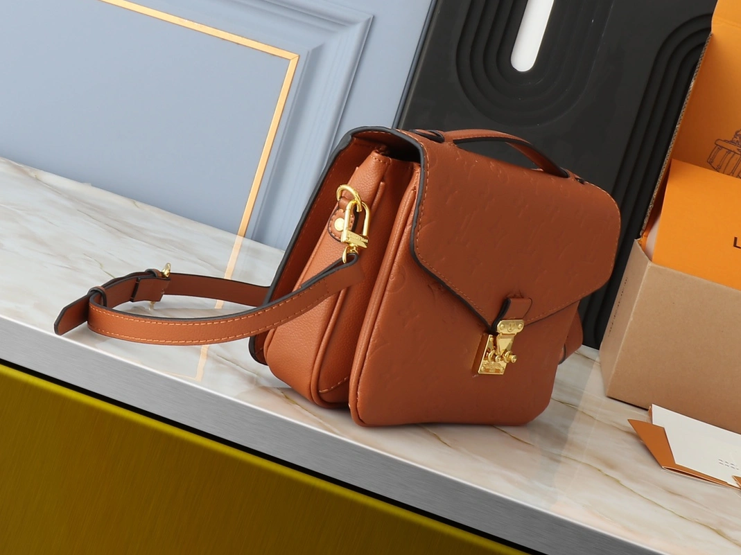 DailyWear 2616 Louis Vuitton AAA Quality Messenger Bags For Women