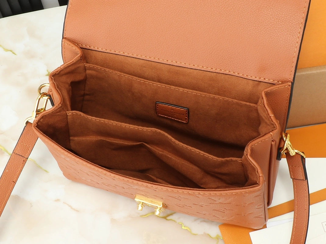 DailyWear 2616 Louis Vuitton AAA Quality Messenger Bags For Women