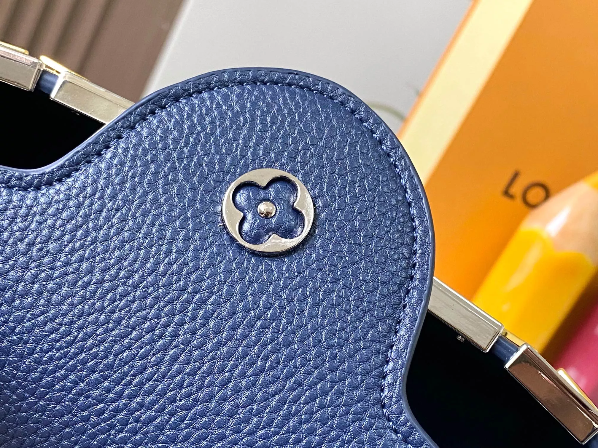 DailyWear 273 Louis Vuitton AAA Quality Messenger Bags For Women