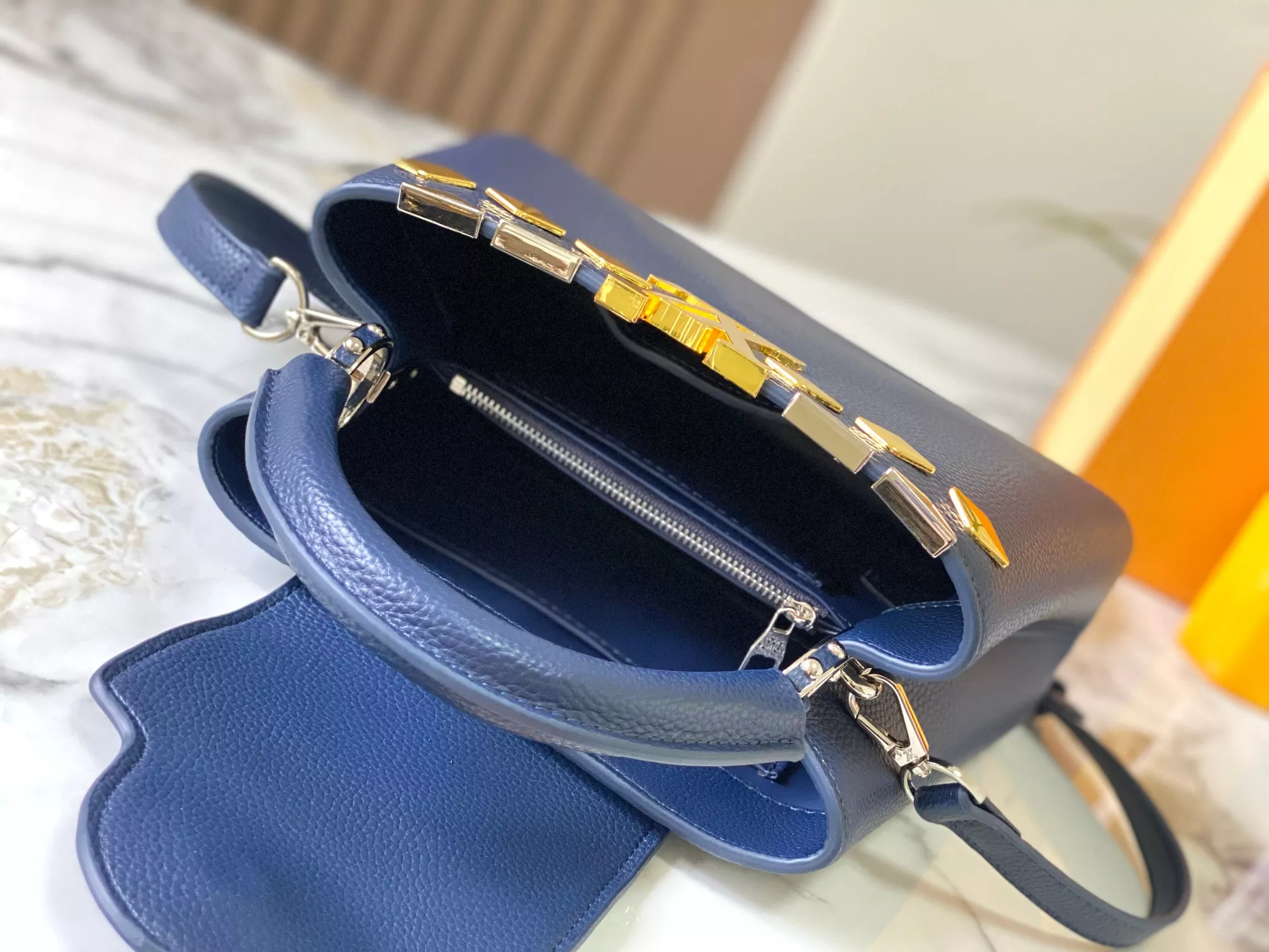 DailyWear 273 Louis Vuitton AAA Quality Messenger Bags For Women