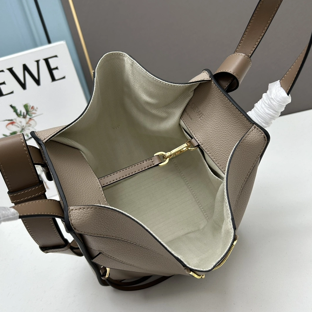 DailyWear 3043 LOEWE AAA Quality Handbags For Women