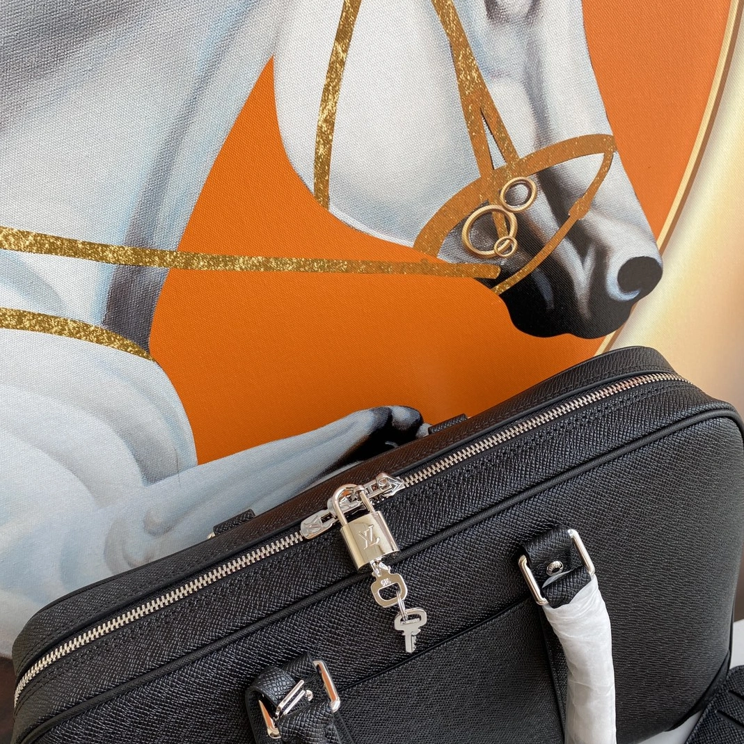 DailyWear 3299 Louis Vuitton AAA Man Handbags