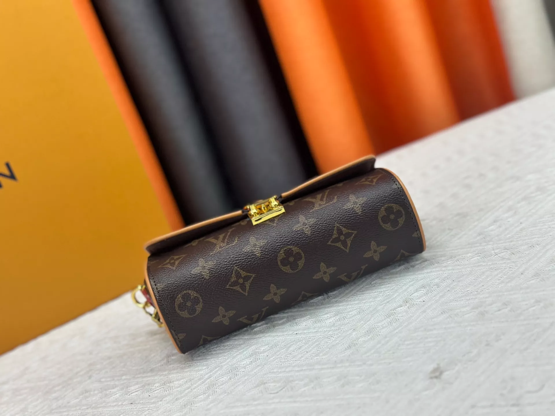 DailyWear 3384 Louis Vuitton AAA Quality Messenger Bags For Women