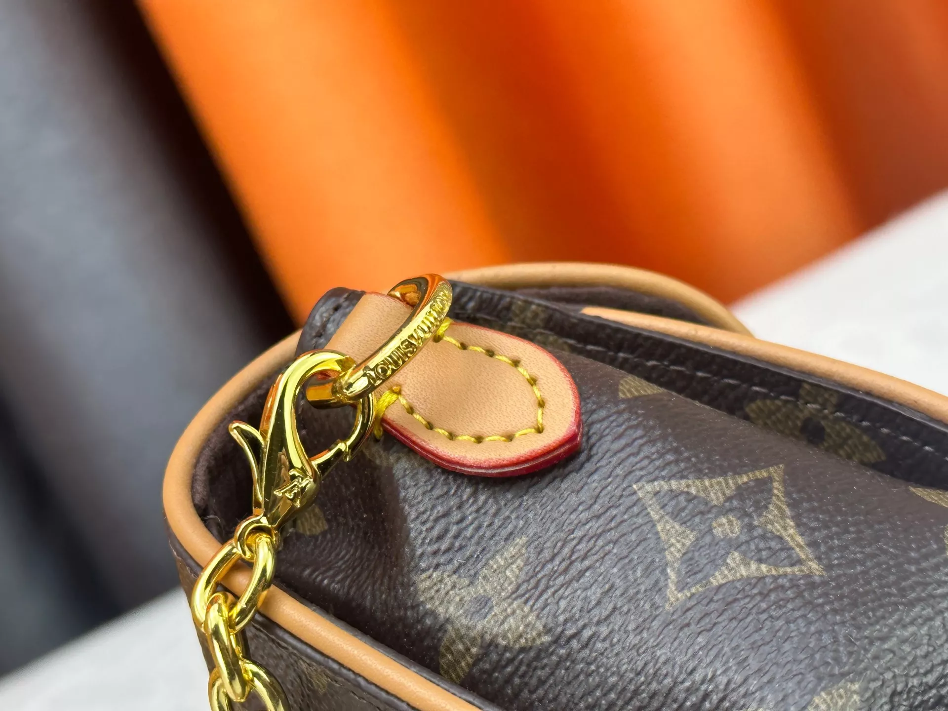 DailyWear 3384 Louis Vuitton AAA Quality Messenger Bags For Women