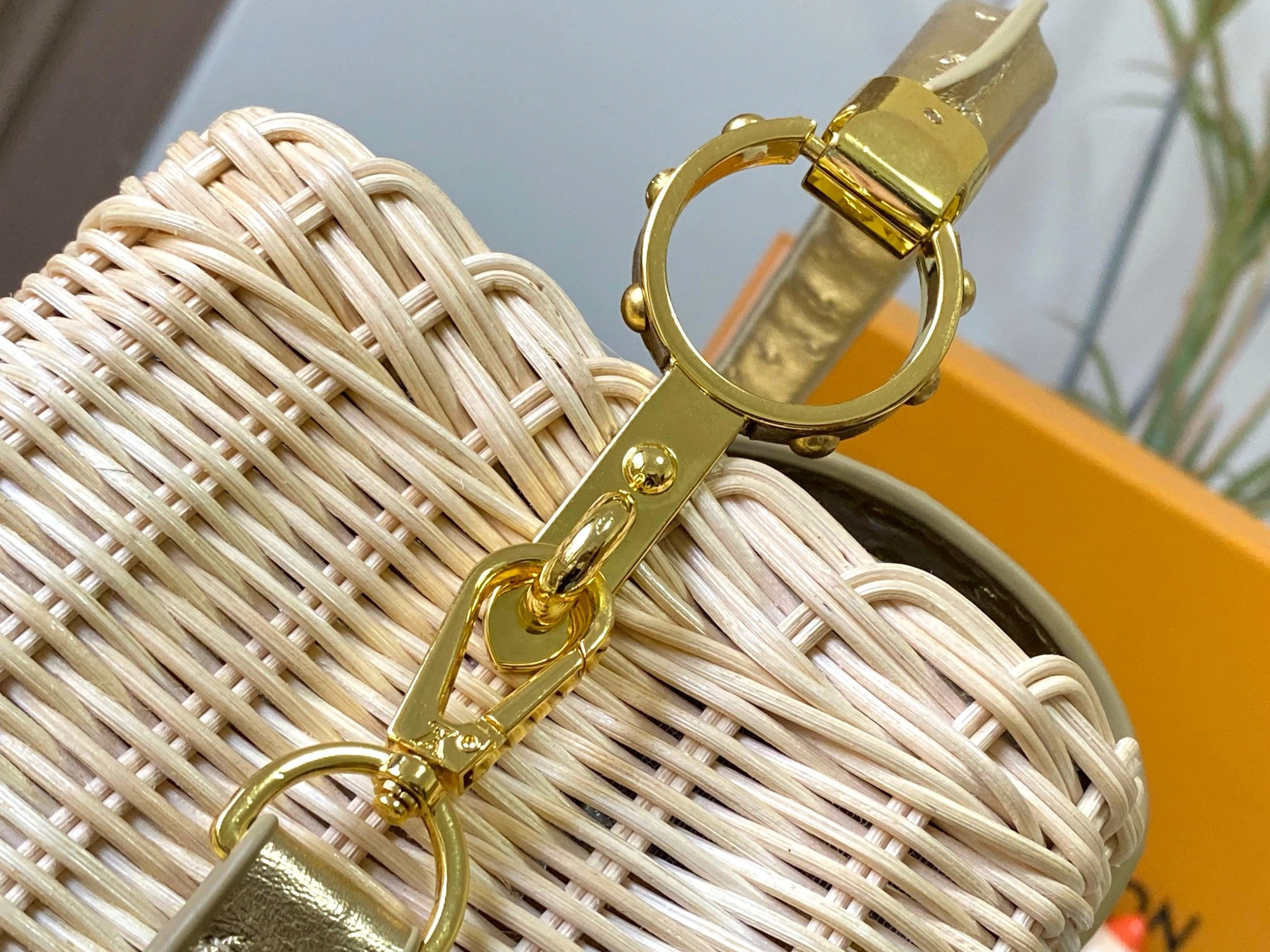 DailyWear 3718 Louis Vuitton AAA Quality Messenger Bags For Women