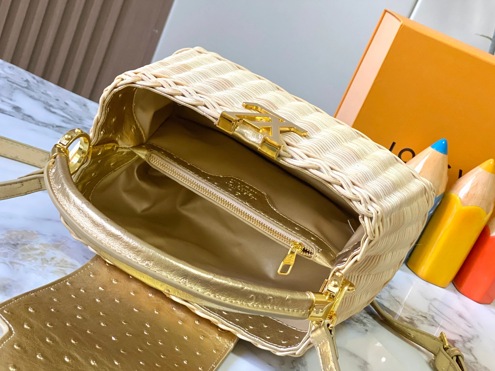 DailyWear 3718 Louis Vuitton AAA Quality Messenger Bags For Women