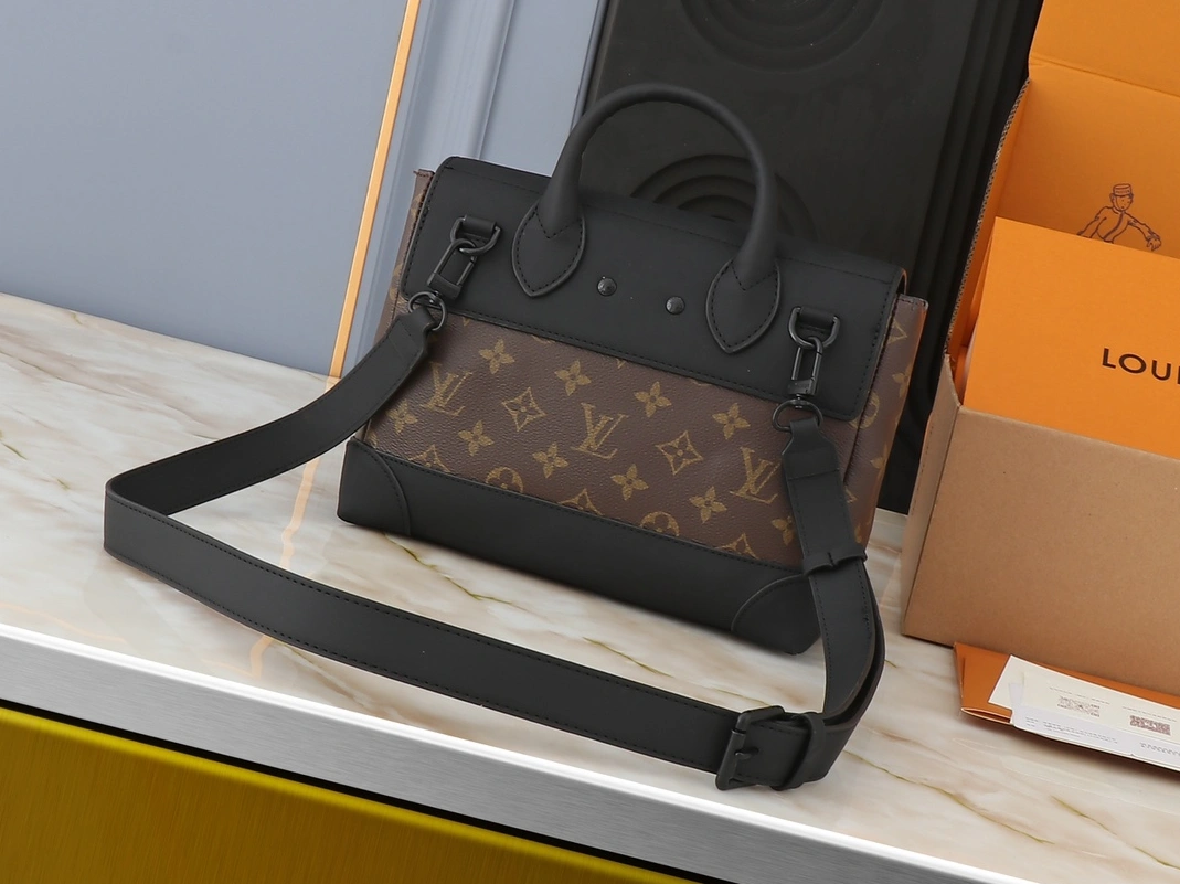 DailyWear 4221 Louis Vuitton AAA Quality Messenger Bags For Unisex