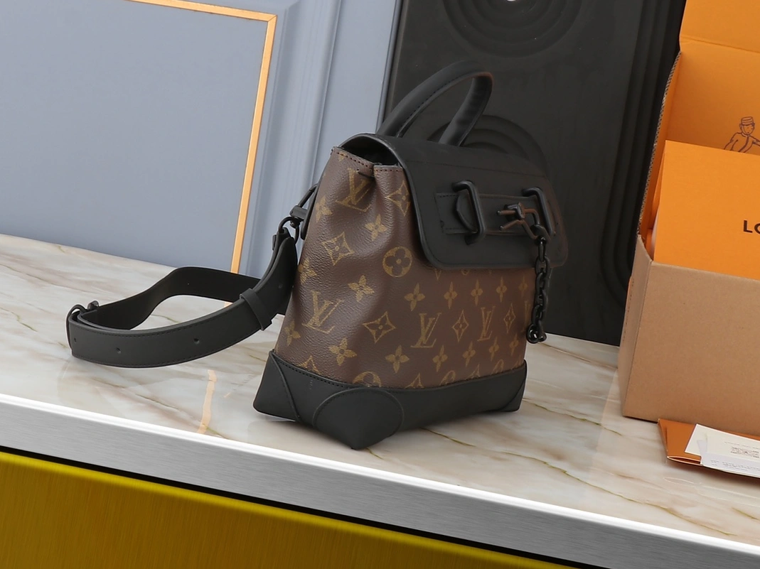 DailyWear 4221 Louis Vuitton AAA Quality Messenger Bags For Unisex