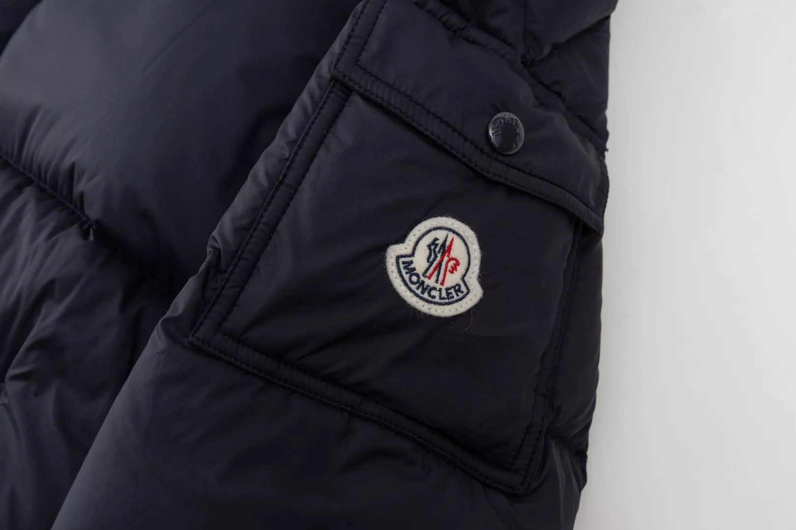 DailyWear 4437 Moncler Down Feather Coat Long Sleeved For Unisex