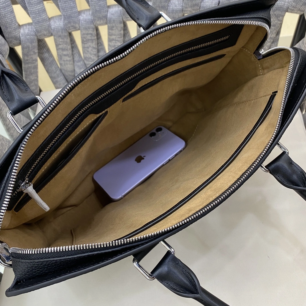 DailyWear 4588 Louis Vuitton AAA Man Handbags