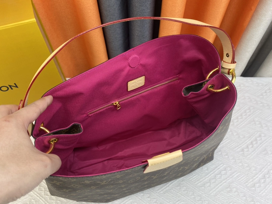 DailyWear 535 Louis Vuitton AAA Quality Shoulder Bags In Rose Red For Women
