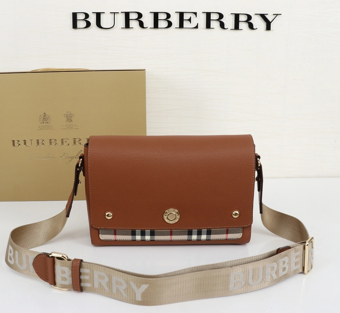 DailyWear 5470 Burberry AAA Messenger Bags For Women