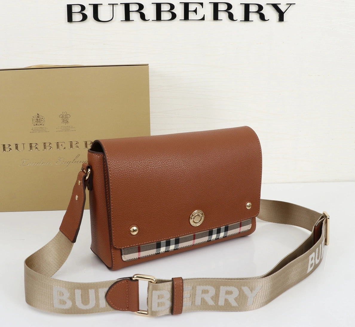 DailyWear 5470 Burberry AAA Messenger Bags For Women