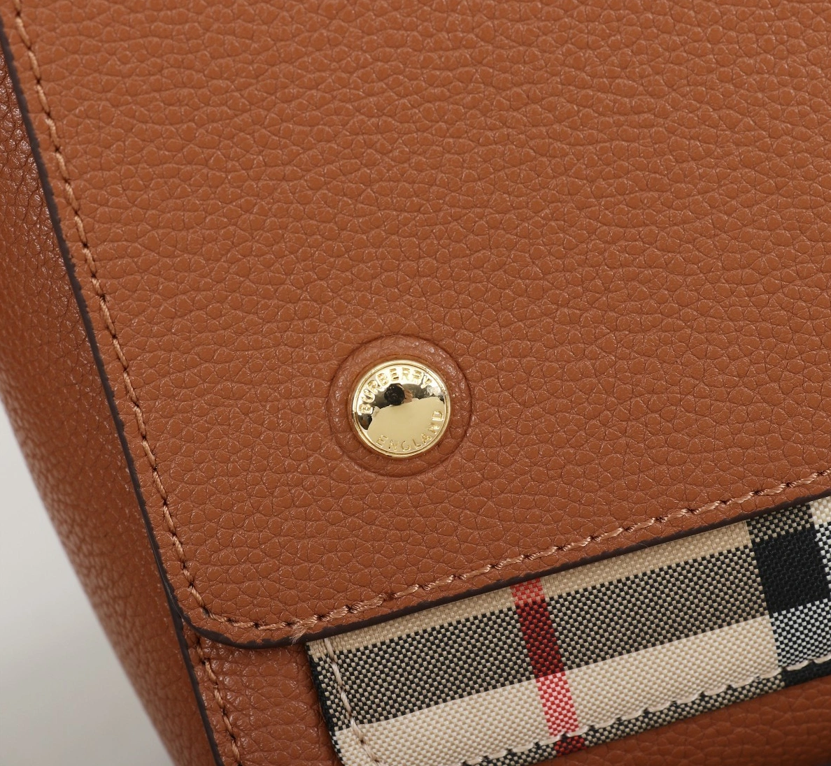 DailyWear 5470 Burberry AAA Messenger Bags For Women
