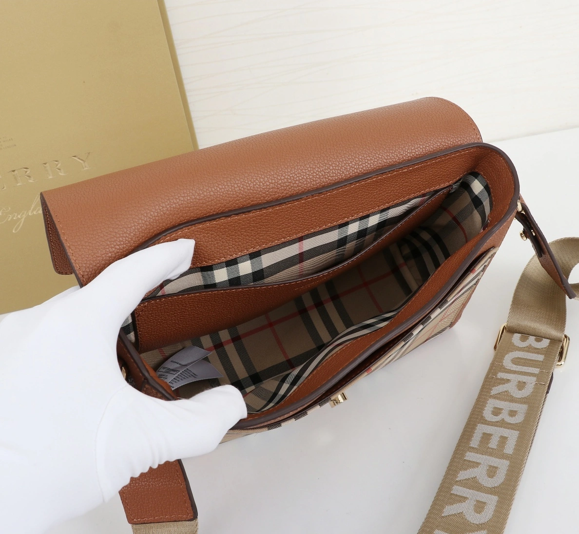 DailyWear 5470 Burberry AAA Messenger Bags For Women