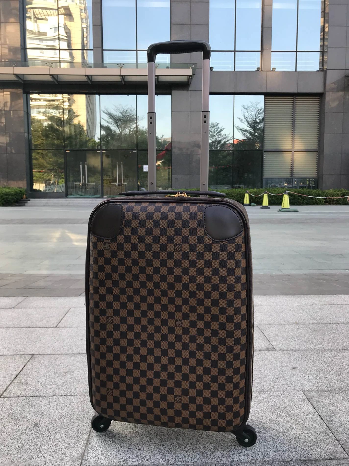 DailyWear 5814 Louis Vuitton Luggage